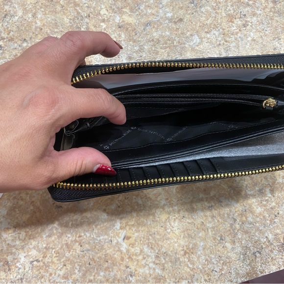 Michael Kors Jet Set Large Travel Continental Black Wallet NWT - Picture 5 of 10